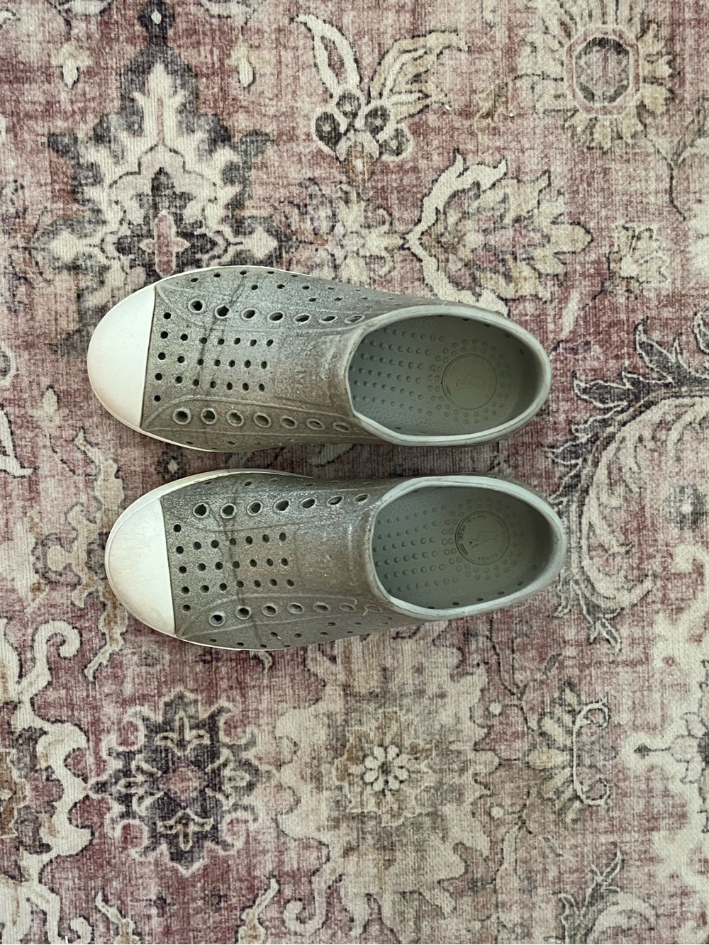 Native Kids Water Shoes Jefferson in silver glitter